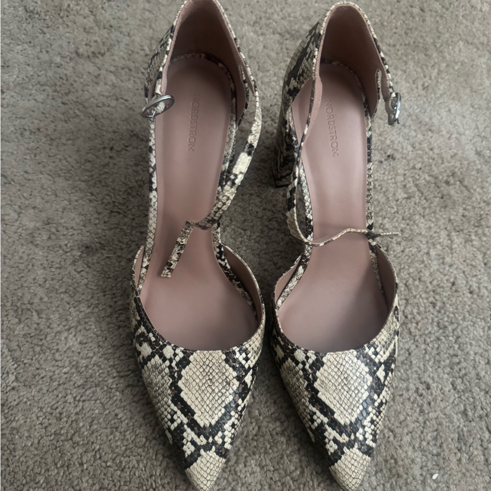 Nordstrom Paola Ankle Strap Pointed Toe Pump Ivory Snake - Picture 4 of 5